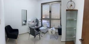 עמדת טיפול בפטרת ציפורניים בלייזר