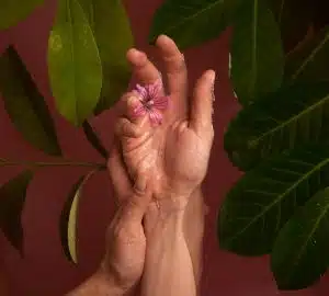 לחות משפיעה על זיהום פטרת ציפורניים